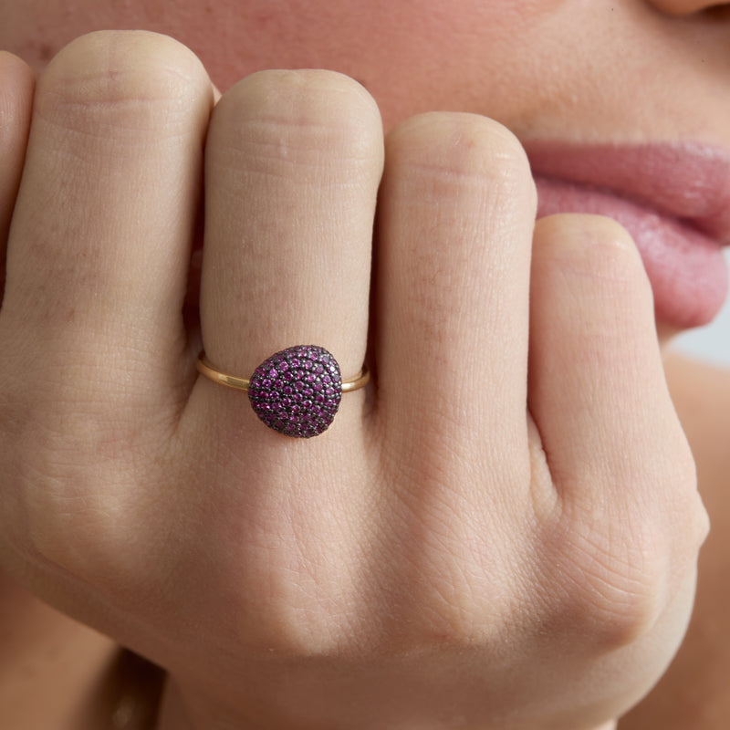 Pave Ruby Ring, Gita