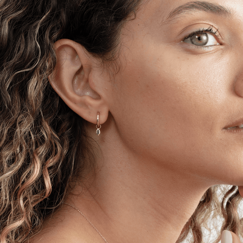 Marquise Emerald Charm Huggies, Fia