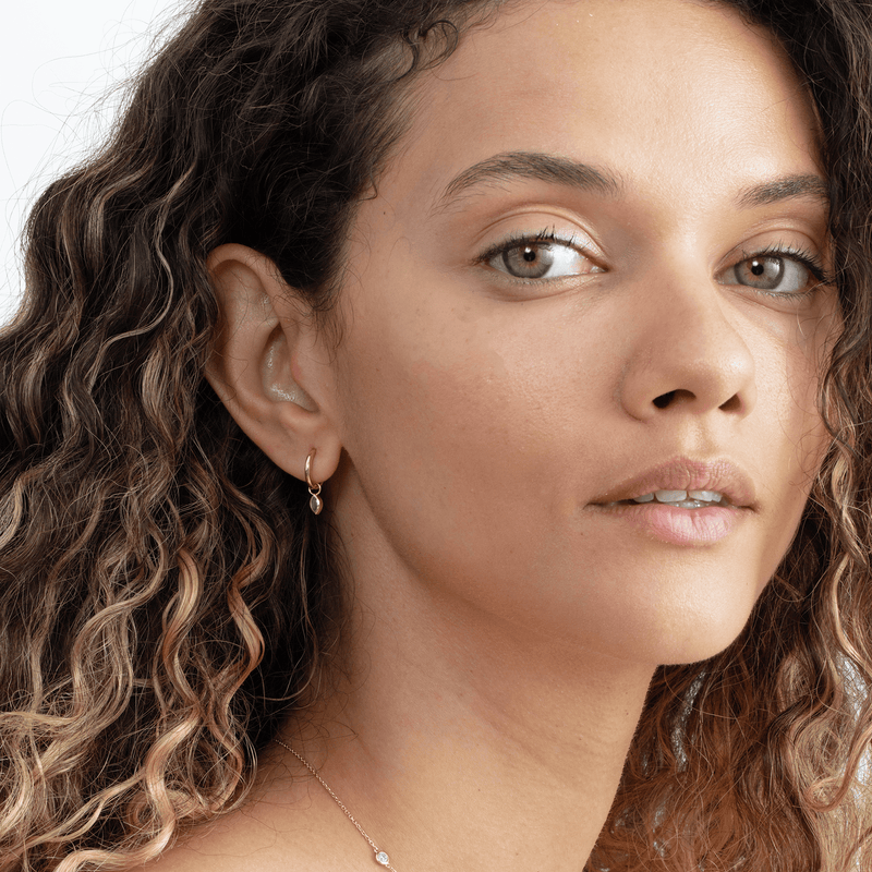 Marquise Emerald Charm Huggies, Fia