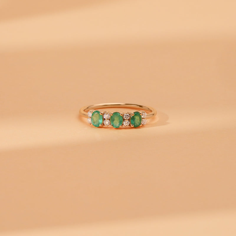 oval cut emerald round cut diamond ring