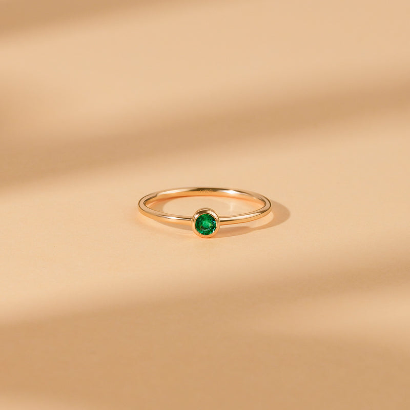 solid gold natural green emerald band