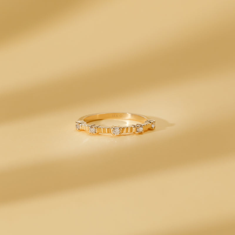 minimalistic prong set band