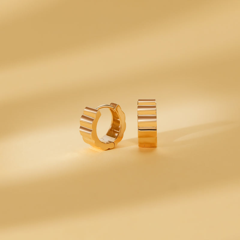 Pair of Wavy Dainty Grosgrain Huggies in solid gold