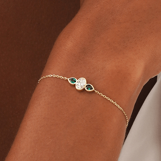 Lab Grown Diamond and Emerald Bracelet, Vaelisse