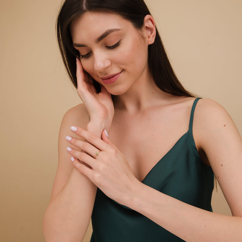 april birthstone clear diamond august stone peridot