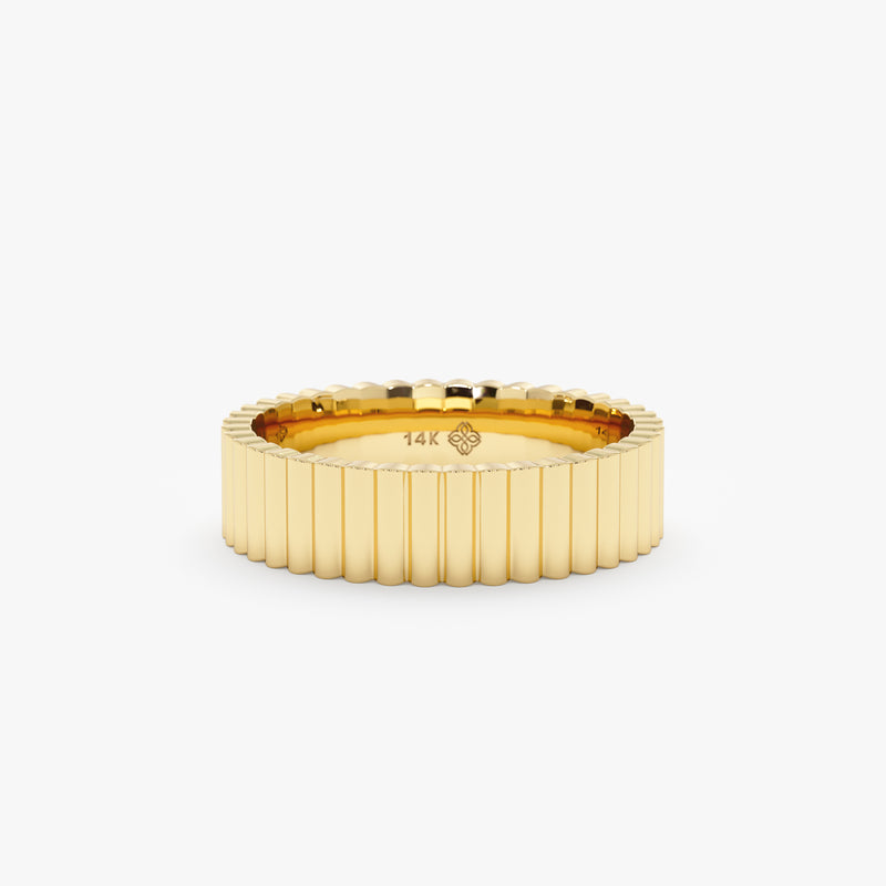 Gold Ribbed Band, Scottie