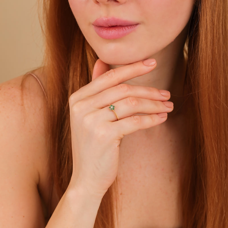 petite emerald and diamond daisy band