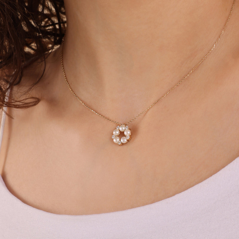 handcrafted in solid gold, natural pearl choker