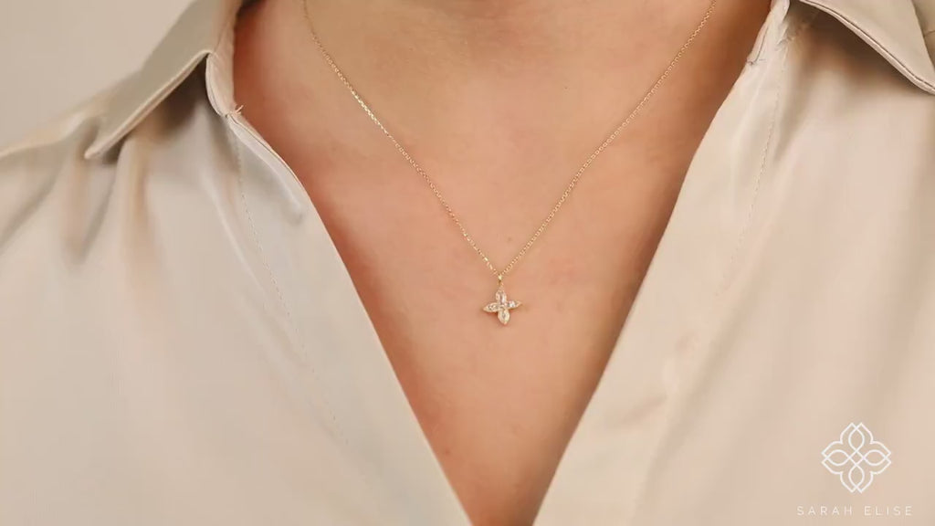 petite clover pendant with cable chain