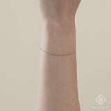 minimalistic diamond bar bracelet in solid gold
