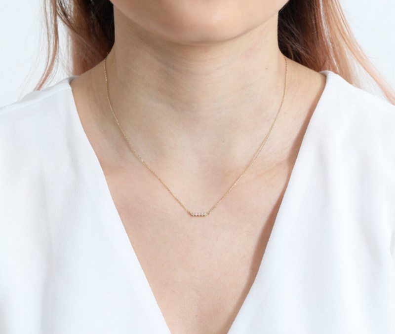 minimalisic diamond necklace