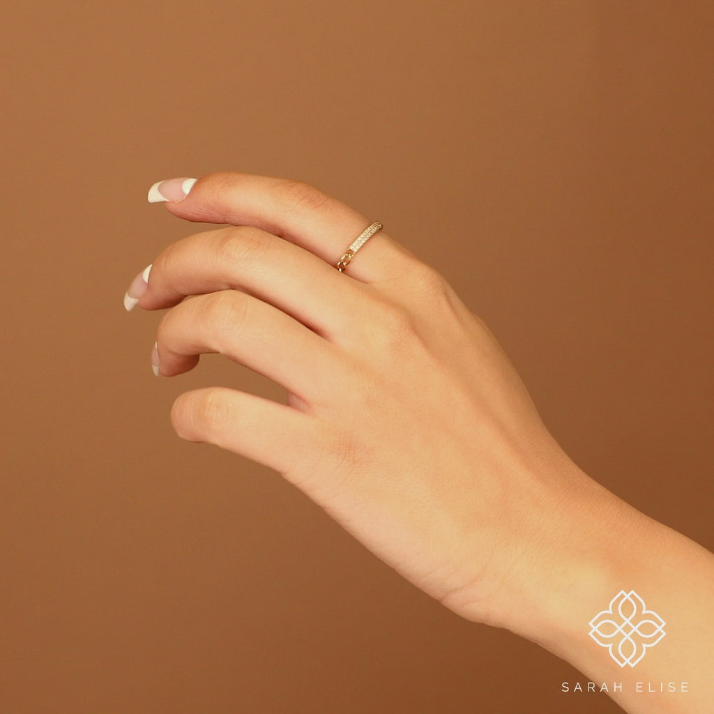 chain ring with april birthstone clear diamonds