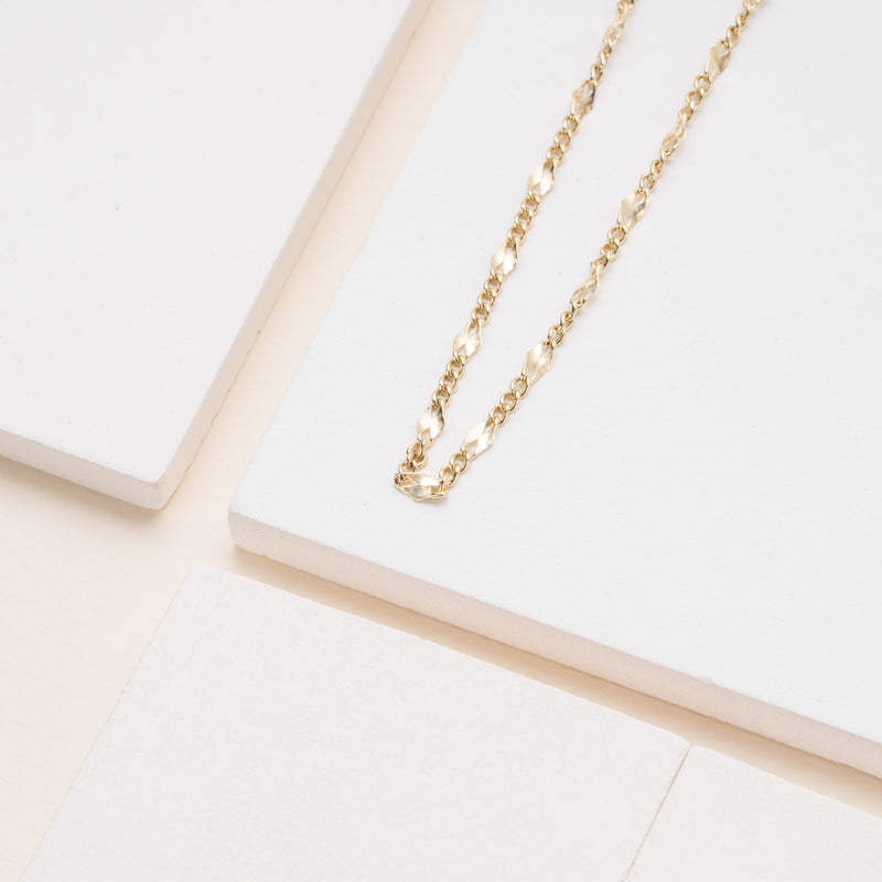 solid 14k Gold mixed Chain link necklace