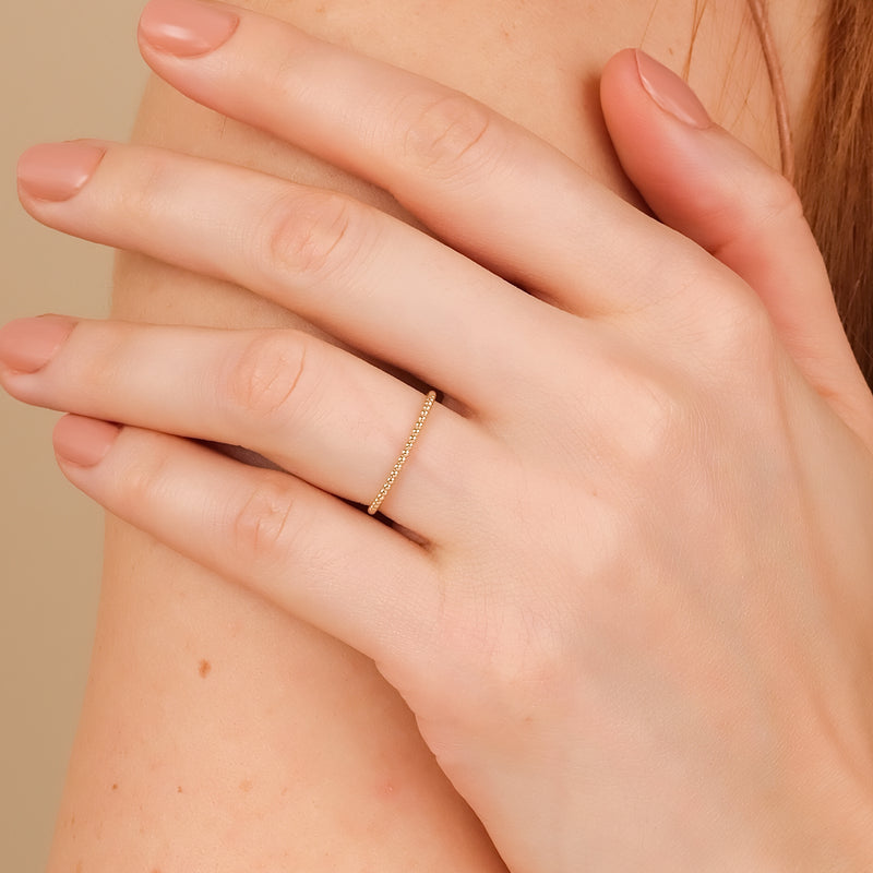 minimalistic gold ring