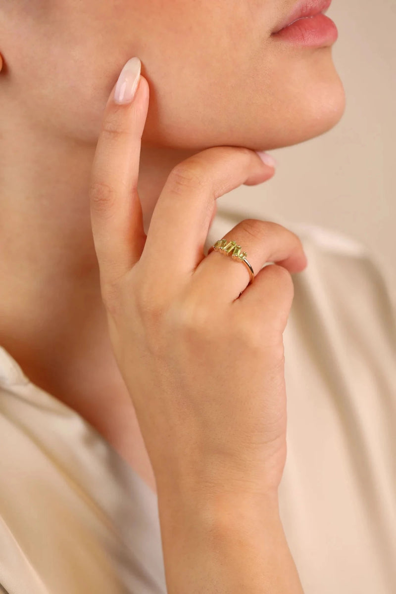natural baguette peridot ring